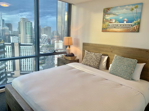 Luxury Apartments With View - Food Delivery Shop 14