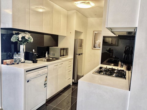 Luxury Apartments With View - Food Delivery Shop 7