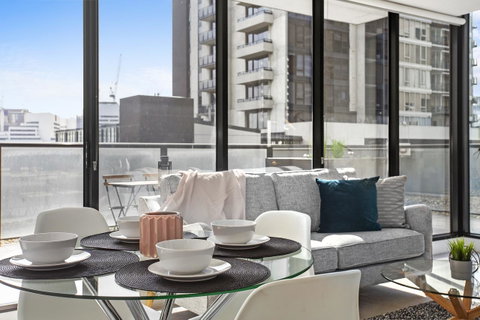 Complete Host Tiara Apartments - Food Delivery Shop 20