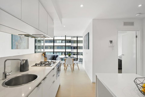 Complete Host Tiara Apartments - Food Delivery Shop 38