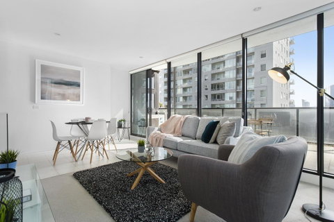 Complete Host Tiara Apartments - Food Delivery Shop 22
