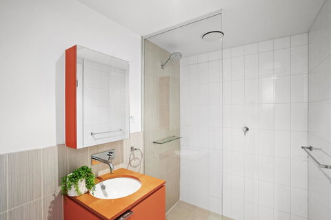Complete Host Tiara Apartments - Food Delivery Shop 3