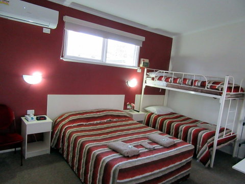 The Highlander Motel - 24HR Check In - Food Delivery Shop 16