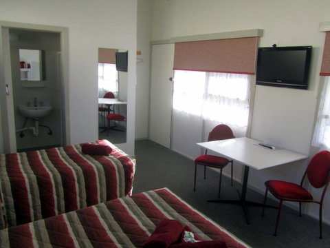 The Highlander Motel - 24HR Check In - Food Delivery Shop 27