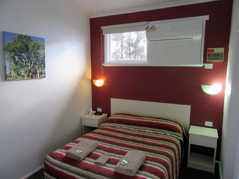 The Highlander Motel - 24HR Check In - Food Delivery Shop 10