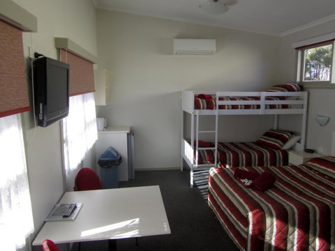 The Highlander Motel - 24HR Check In - Food Delivery Shop 21