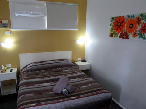 The Highlander Motel - 24HR Check In - Food Delivery Shop 14