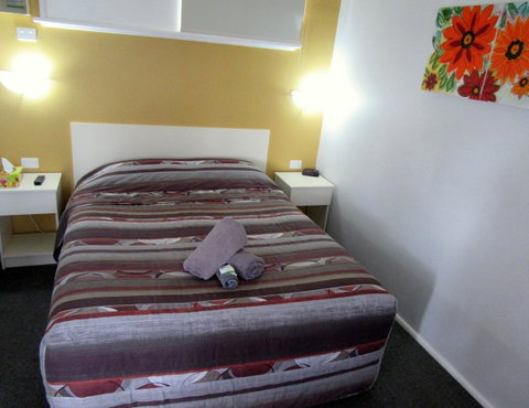 The Highlander Motel - 24HR Check In - Food Delivery Shop 13
