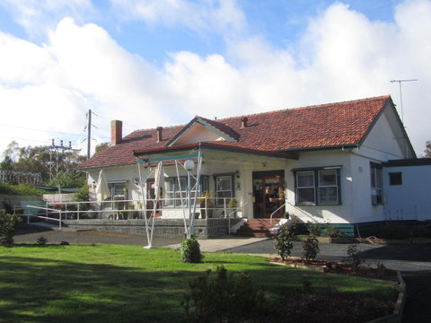 The Highlander Motel - 24HR Check In - Food Delivery Shop 9