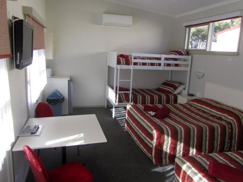The Highlander Motel - 24HR Check In - Food Delivery Shop 22