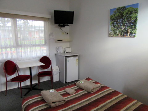 The Highlander Motel - 24HR Check In - Food Delivery Shop 12
