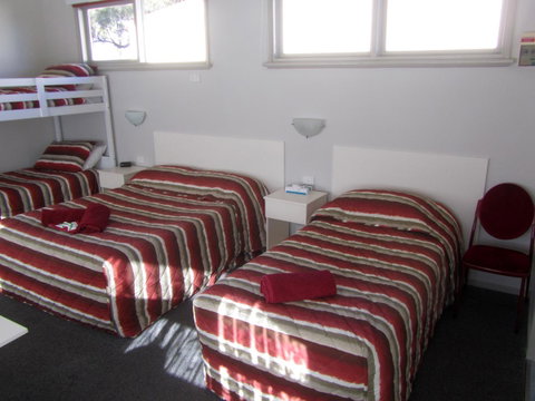 The Highlander Motel - 24HR Check In - Food Delivery Shop 24