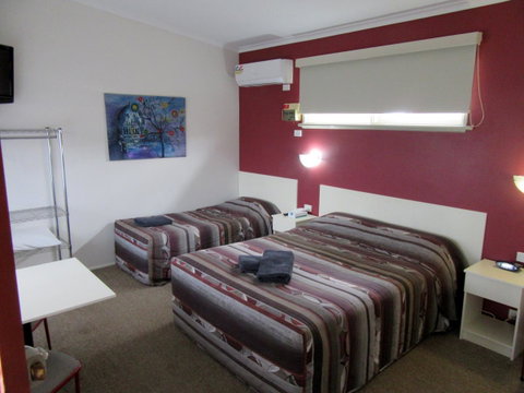The Highlander Motel - 24HR Check In - Food Delivery Shop 3