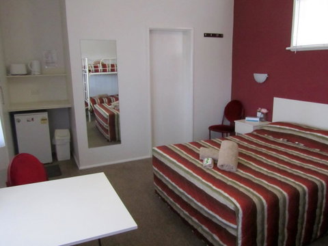 The Highlander Motel - 24HR Check In - Food Delivery Shop 15