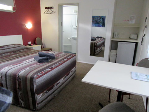 The Highlander Motel - 24HR Check In - Food Delivery Shop 1
