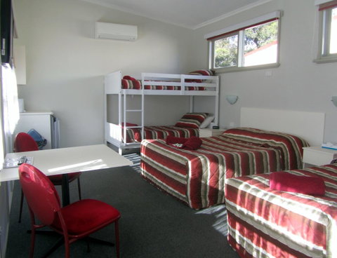 The Highlander Motel - 24HR Check In - Food Delivery Shop 18