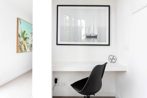 Modern Apartment In The Heart Of St Kilda - Food Delivery Shop 2