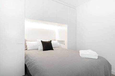 Modern Apartment In The Heart Of St Kilda - Food Delivery Shop 12
