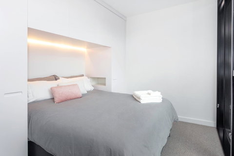 Modern Apartment In The Heart Of St Kilda - Food Delivery Shop 11