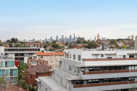 Modern Apartment In The Heart Of St Kilda - Food Delivery Shop 21
