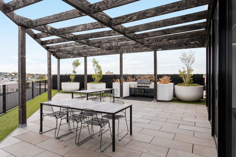 Modern Apartment In The Heart Of St Kilda - Food Delivery Shop 19