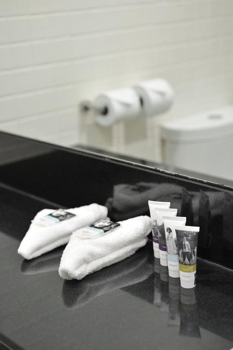 Mercure North Melbourne - Food Delivery Shop 16