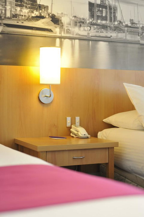 Mercure North Melbourne - Food Delivery Shop 27