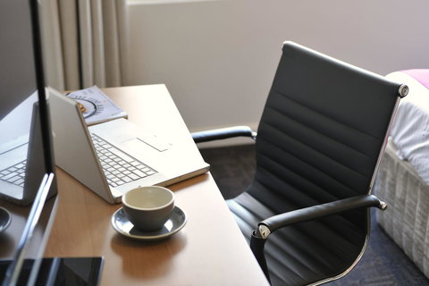 Mercure North Melbourne - Food Delivery Shop 21