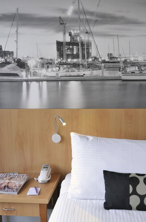 Mercure North Melbourne - Food Delivery Shop 17