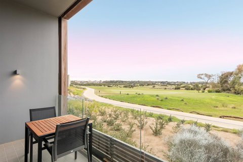 RACV Torquay Resort - Food Delivery Shop 16