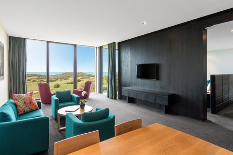 RACV Torquay Resort - Food Delivery Shop 8