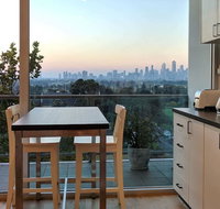 Best View St Kilda 1 BR - Spectacular Sunset Hideaway - Food Delivery Shop