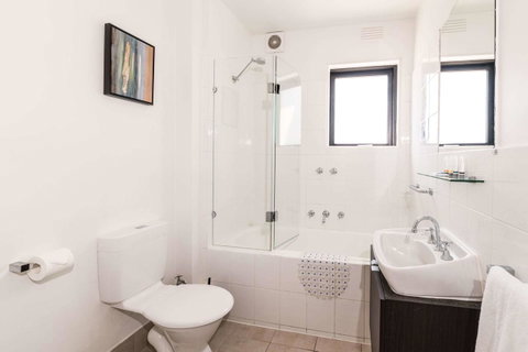 Comfort Hotel East Melbourne - Food Delivery Shop 2