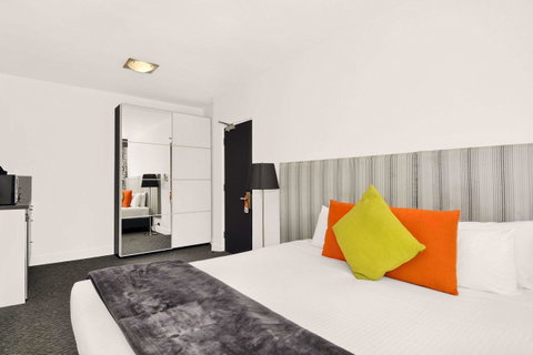 Comfort Hotel East Melbourne - Food Delivery Shop 12