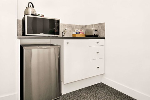 Comfort Hotel East Melbourne - Food Delivery Shop 6