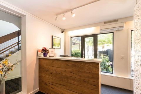 Comfort Hotel East Melbourne - Food Delivery Shop 1