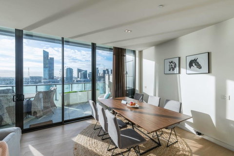 Waterfront 3 Bedroom Luxury Home Victoria Harbour - Food Delivery Shop 4