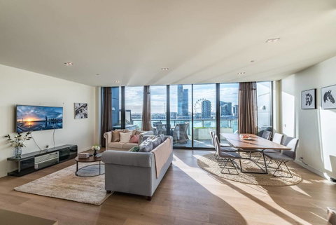Waterfront 3 Bedroom Luxury Home Victoria Harbour - Food Delivery Shop 0