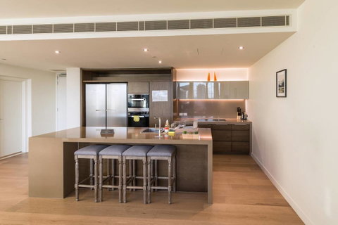 Waterfront 3 Bedroom Luxury Home Victoria Harbour - Food Delivery Shop 3