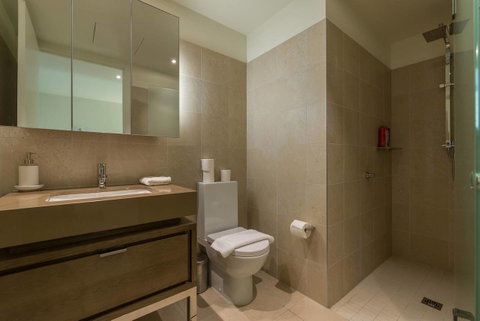 Waterfront 3 Bedroom Luxury Home Victoria Harbour - Food Delivery Shop 11