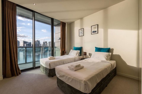 Waterfront 3 Bedroom Luxury Home Victoria Harbour - Food Delivery Shop 10
