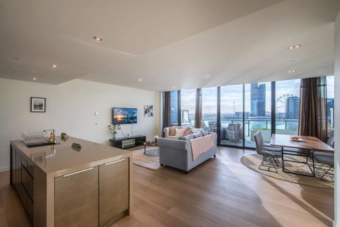 Waterfront 3 Bedroom Luxury Home Victoria Harbour - Food Delivery Shop 2