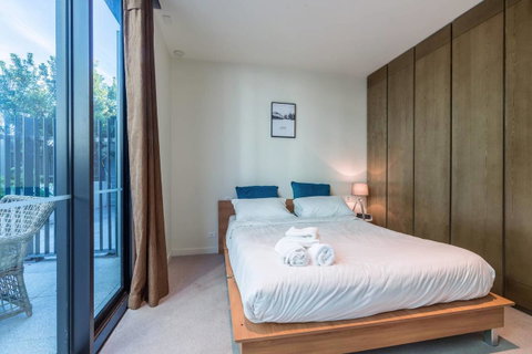Waterfront 3 Bedroom Luxury Home Victoria Harbour - Food Delivery Shop 12