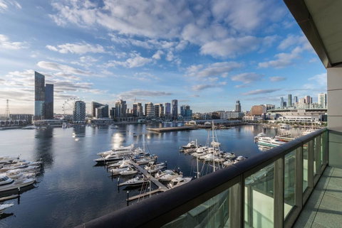 Waterfront 3 Bedroom Luxury Home Victoria Harbour - Food Delivery Shop 14