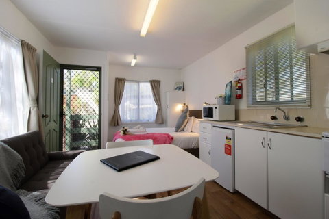Kanasta Caravan Park - Food Delivery Shop 23