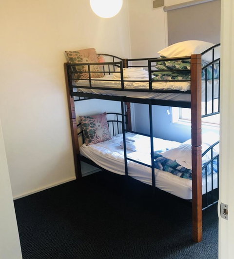 Kanasta Caravan Park - Food Delivery Shop 13