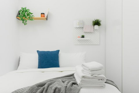 Canvas Suites On Russell Place - Food Delivery Shop 10
