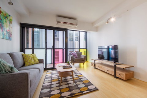 Canvas Suites On Russell Place - Food Delivery Shop 23