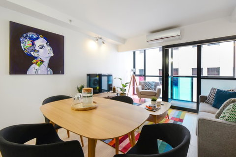 Canvas Suites On Russell Place - Food Delivery Shop 34