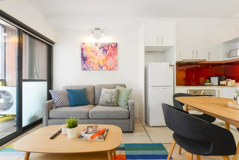 Canvas Suites On Russell Place - Food Delivery Shop 32